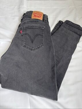 Levi’s High waisted mom Classic High-Rise Women’s Jeans -washed black size 28
